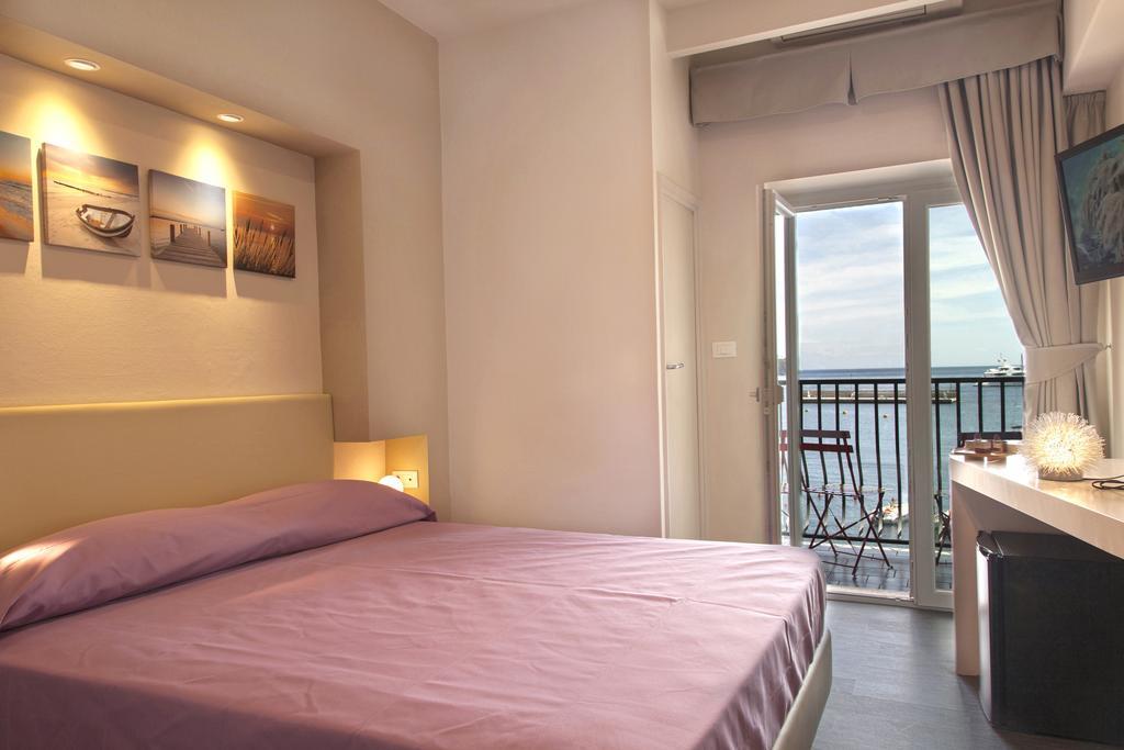 Hotel L'Approdo Порт-Аццурро Номер фото